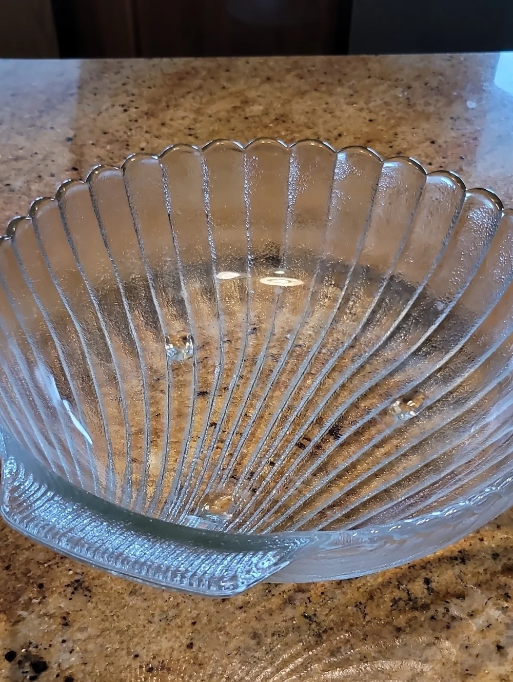 VTG Anchor Hooking Clear Glass Clam Shell Deep Round 11